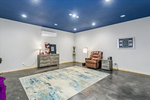 6070 SW Santa Fe Lake Rd, Augusta, KS 67010