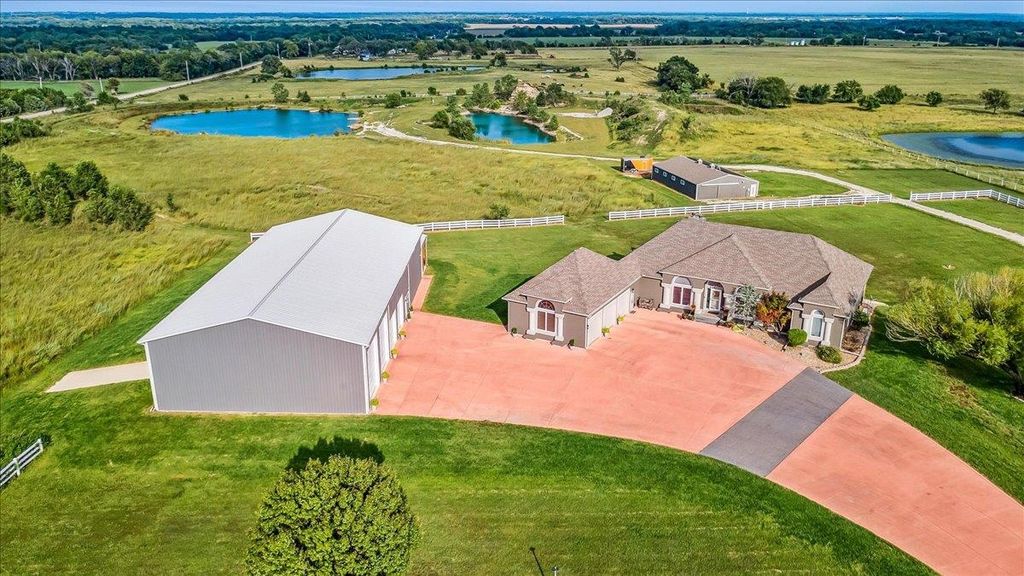 6070 SW Santa Fe Lake Rd, Augusta, KS 67010