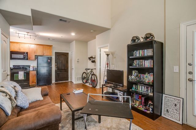 2410 S 2nd Street, Waco, TX 76706
