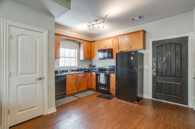 2410 S 2nd Street, Waco, TX 76706