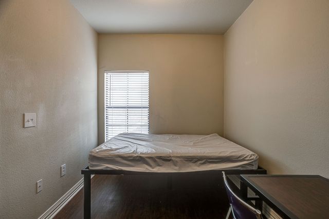 2410 S 2nd Street, Waco, TX 76706