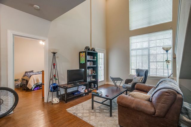 2410 S 2nd Street, Waco, TX 76706