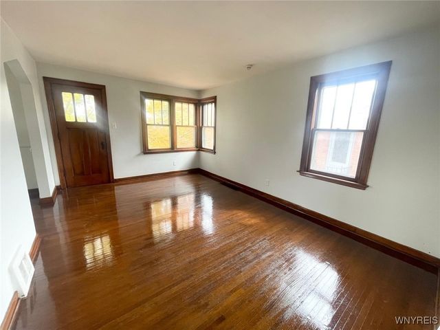 1176 Tonawanda Street, Tonawanda, NY 14207