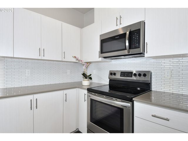 17181 Sw SNOWDALE St 301, Beaverton, OR 97007