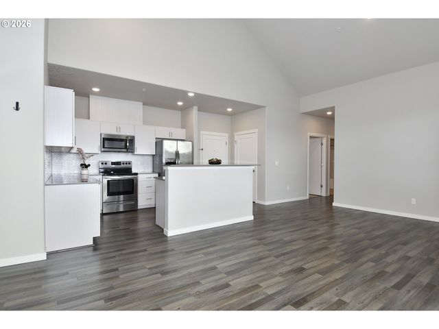 17181 Sw SNOWDALE St 301, Beaverton, OR 97007