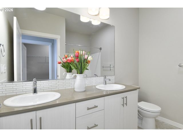17181 Sw SNOWDALE St 301, Beaverton, OR 97007