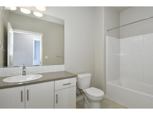 17181 Sw SNOWDALE St 301, Beaverton, OR 97007
