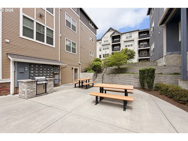 17181 Sw SNOWDALE St 301, Beaverton, OR 97007