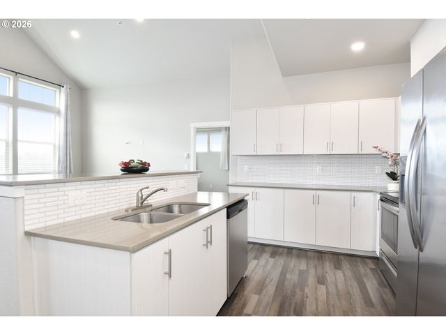 17181 Sw SNOWDALE St 301, Beaverton, OR 97007