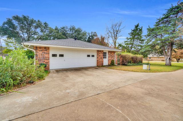 214 Willow Creek Lane, Ovilla, TX 75154