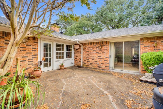 214 Willow Creek Lane, Ovilla, TX 75154