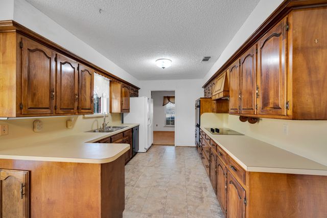 214 Willow Creek Lane, Ovilla, TX 75154