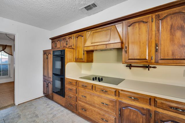 214 Willow Creek Lane, Ovilla, TX 75154