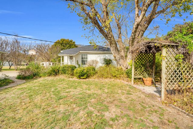 214 Willow Creek Lane, Ovilla, TX 75154