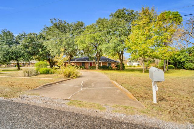 214 Willow Creek Lane, Ovilla, TX 75154