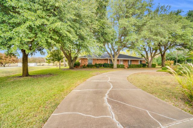 214 Willow Creek Lane, Ovilla, TX 75154