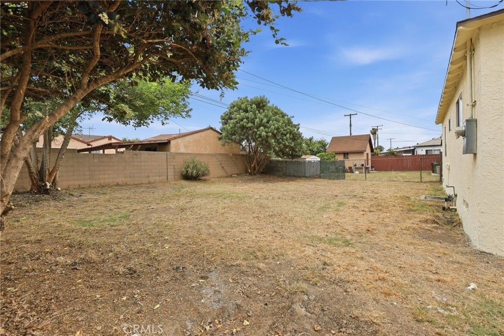 Image 3 of property listing at 711 N Kalsman, Compton, CA 90220