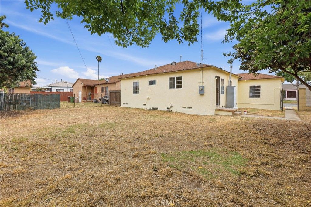 Image 5 of property listing at 711 N Kalsman, Compton, CA 90220
