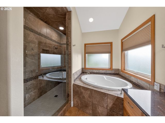 6985 GARDEN VALLEY Rd, Roseburg, OR 97471