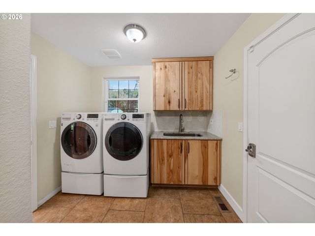 6985 GARDEN VALLEY Rd, Roseburg, OR 97471