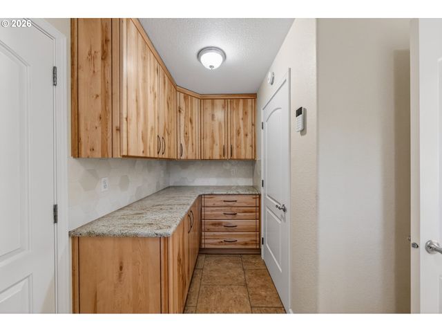 6985 GARDEN VALLEY Rd, Roseburg, OR 97471