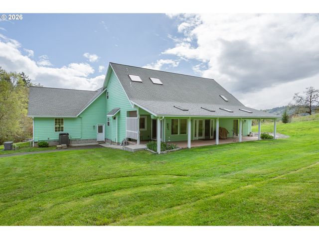 6985 GARDEN VALLEY Rd, Roseburg, OR 97471