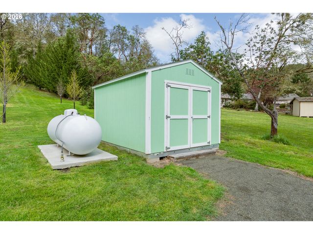 6985 GARDEN VALLEY Rd, Roseburg, OR 97471