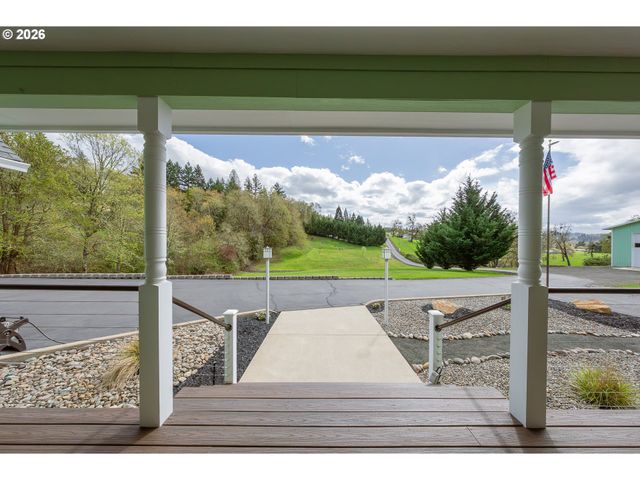 6985 GARDEN VALLEY Rd, Roseburg, OR 97471