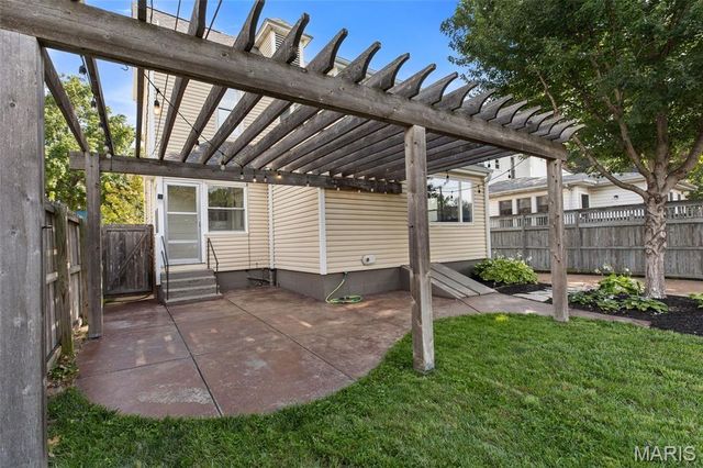 7448 Flora Avenue, Maplewood, MO 63143