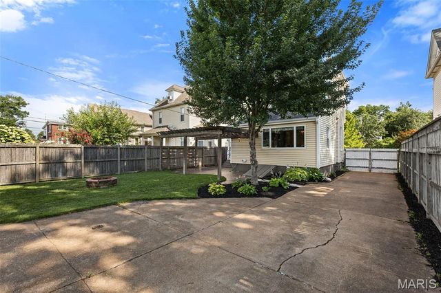 7448 Flora Avenue, Maplewood, MO 63143