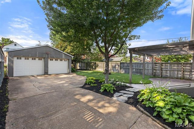 7448 Flora Avenue, Maplewood, MO 63143