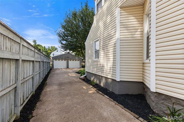 7448 Flora Avenue, Maplewood, MO 63143