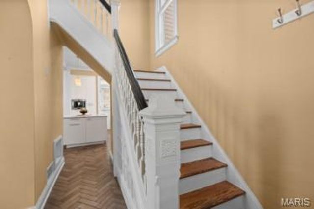 7448 Flora Avenue, Maplewood, MO 63143