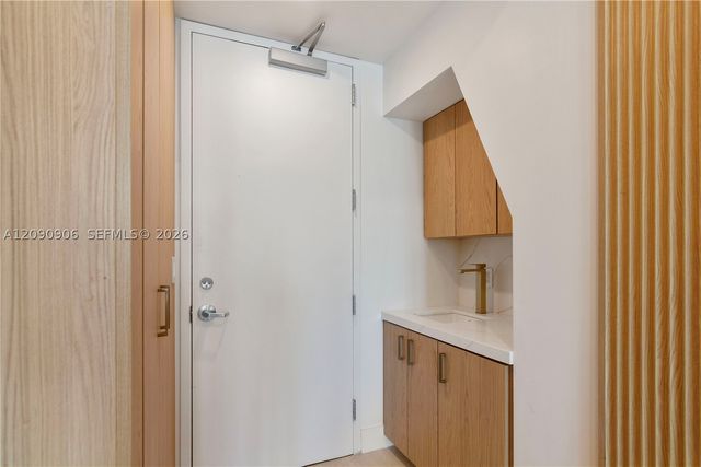 175 SW 7th St 1710, Miami, FL 33130