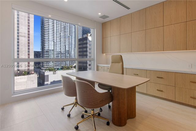 175 SW 7th St 1710, Miami, FL 33130