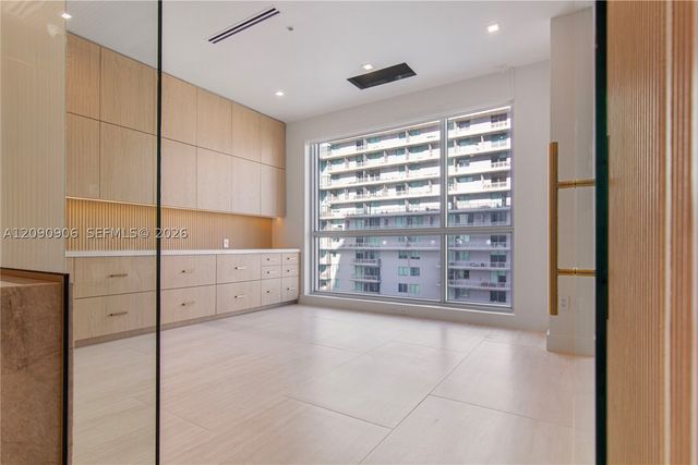 175 SW 7th St 1710, Miami, FL 33130