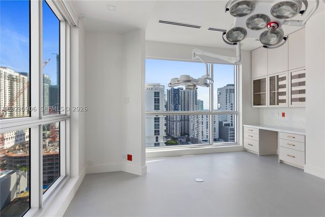175 SW 7th St 1710, Miami, FL 33130