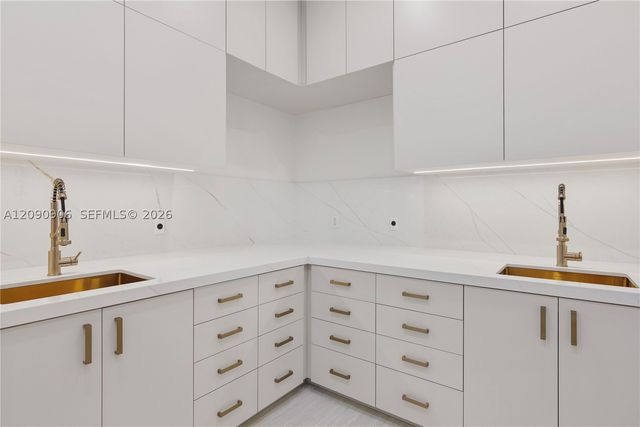 175 SW 7th St 1710, Miami, FL 33130