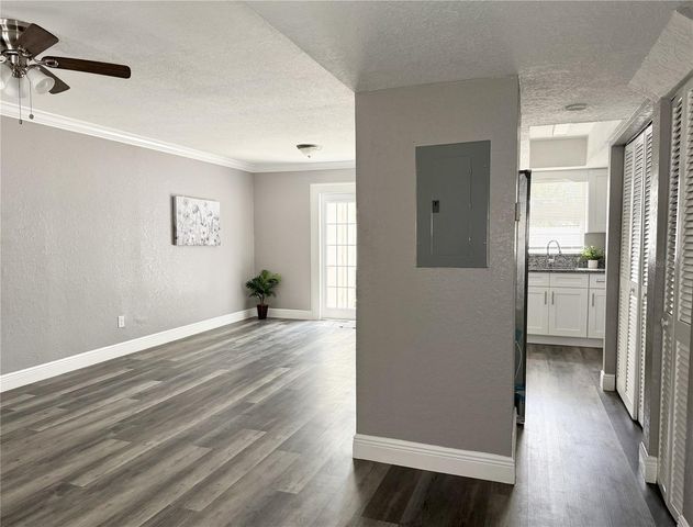 5229 TENNIS COURT CIRCLE, Tampa, FL 33617