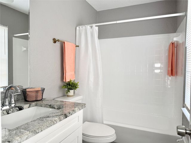 5229 TENNIS COURT CIRCLE, Tampa, FL 33617