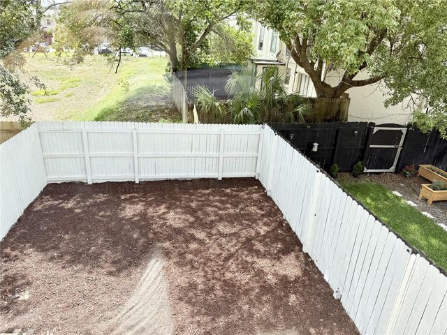 5229 TENNIS COURT CIRCLE, Tampa, FL 33617