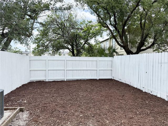 5229 TENNIS COURT CIRCLE, Tampa, FL 33617