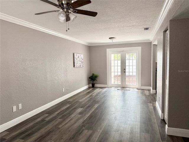 5229 TENNIS COURT CIRCLE, Tampa, FL 33617