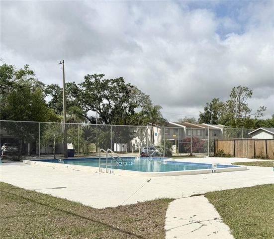 5229 TENNIS COURT CIRCLE, Tampa, FL 33617