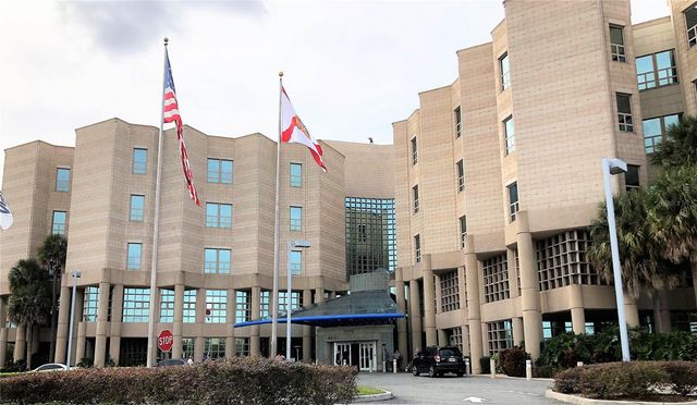 5229 TENNIS COURT CIRCLE, Tampa, FL 33617