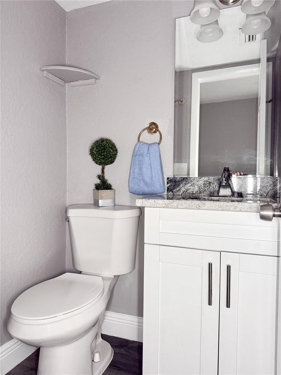 Image 11 of property listing at 5229 TENNIS COURT CIRCLE, Tampa, FL 33617