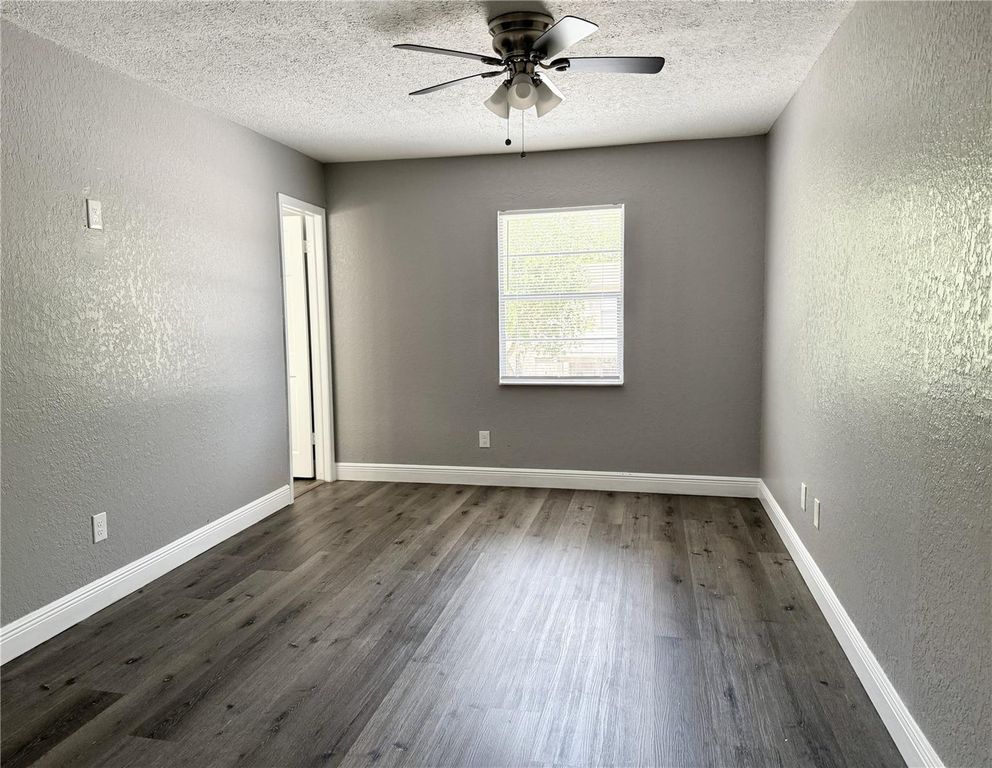 Image 12 of property listing at 5229 TENNIS COURT CIRCLE, Tampa, FL 33617