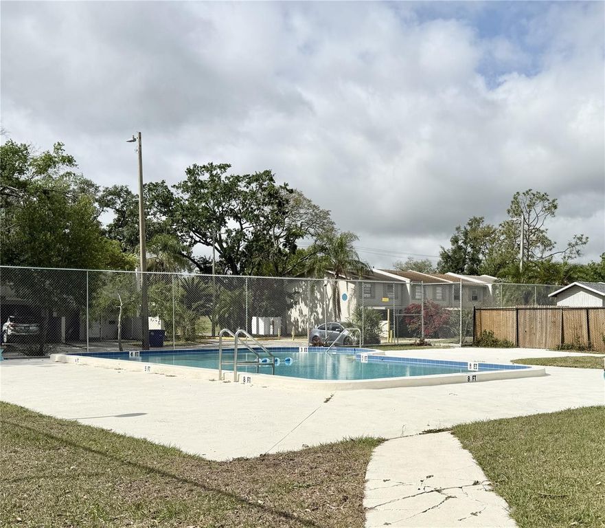 Image 23 of property listing at 5229 TENNIS COURT CIRCLE, Tampa, FL 33617