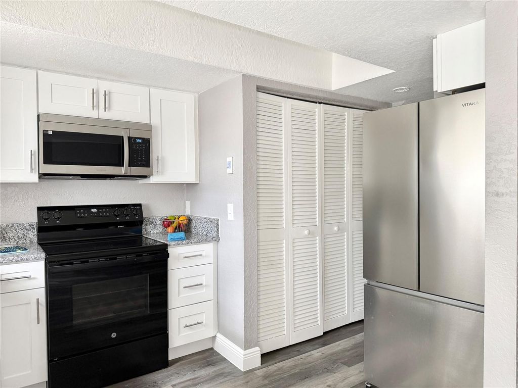 Image 9 of property listing at 5229 TENNIS COURT CIRCLE, Tampa, FL 33617