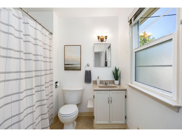 1805 Ne 70TH Ave, Portland, OR 97213